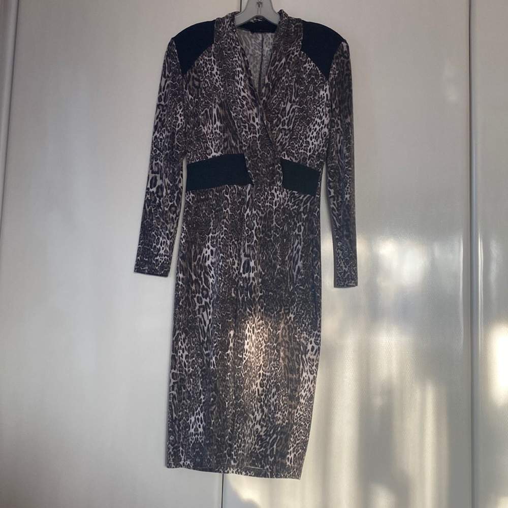 Viskos material dress, leopard print, size small